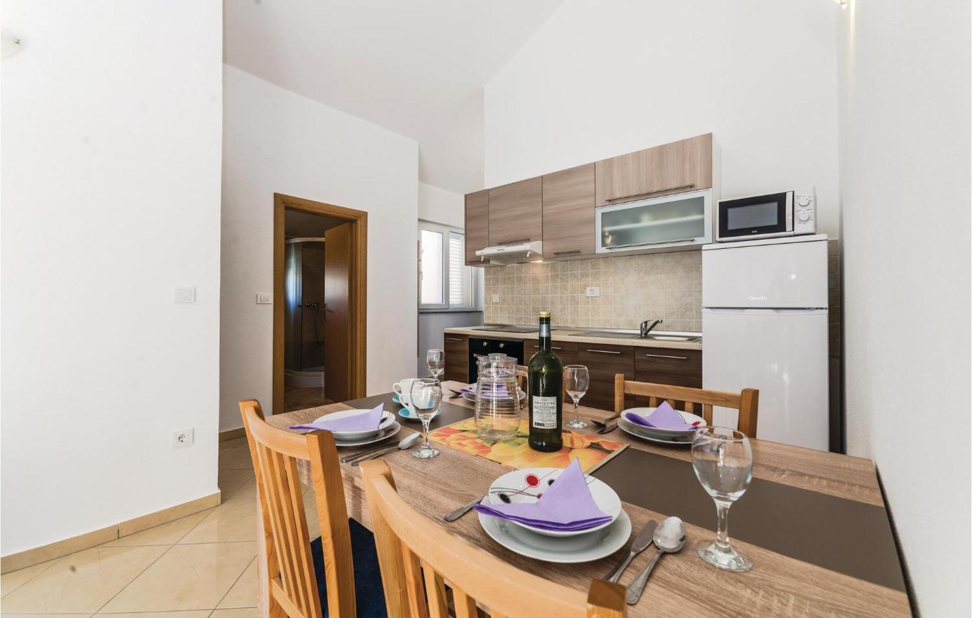 Lovely Apartment In Vlasici With Kitchen Zewnętrze zdjęcie